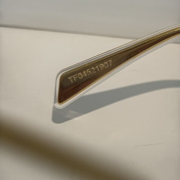 CELINE HOMME
Aviator-Style Gold-Tone Sunglasses - Picture 6 of 8